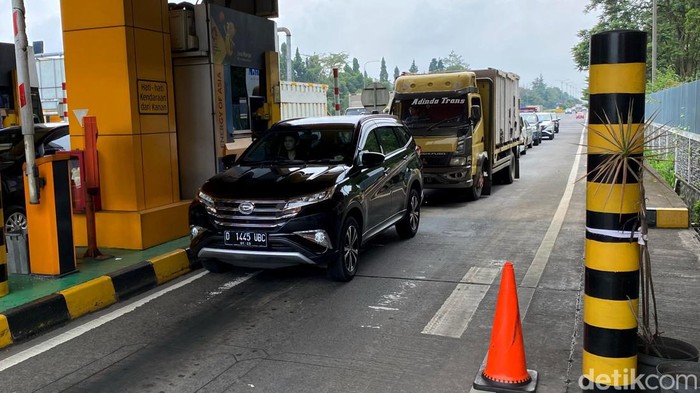 Ramai lancar, situasi terkini di Exit Tol Pasteur, Kota Bandung, Jumat (5/4/2024).