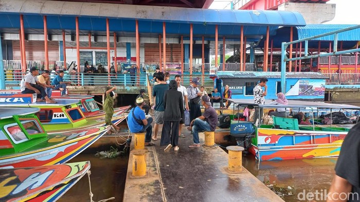 Ratusan pemudik mulai memadati Dermaga 16 Ilir Palembang jelang Lebaran 2024. Mereka memilih transportasi sungai speedboat untuk menuju daerahnya masing-masing.