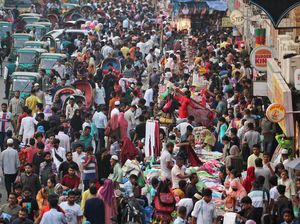 Suasana Jelang Lebaran di Pasar Tradisional Bangladesh