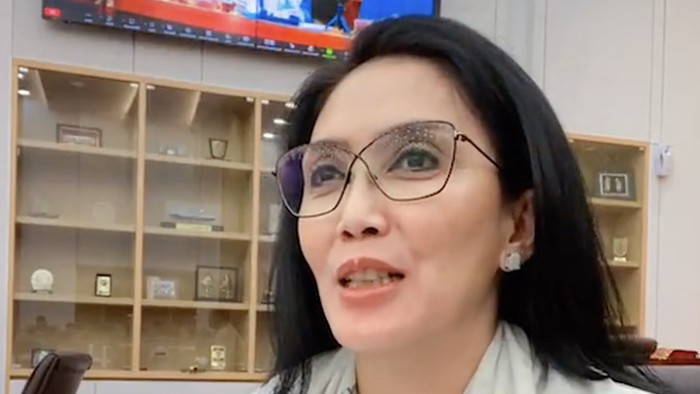 Rieke Diah Pitaloka Asyik Jajan Bakso hingga Lontong Sayur Padang