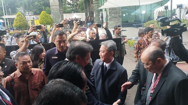 Risma,  Airlangga-Sri Mulyani Tiba di MK Jadi Saksi Sidang Sengketa Pilpres