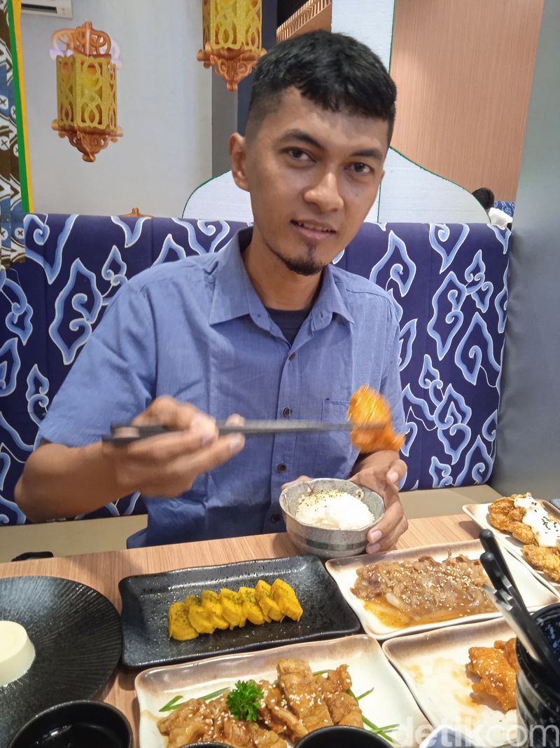 Rizki salah satu pengunjung D'Ozara Bento (Andika Syahputra/detikcom)