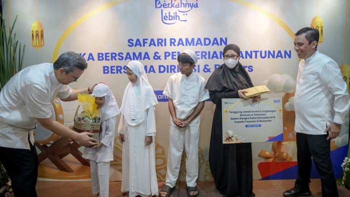 Safari Ramadan Santuni Anak Yatim BTN terus berupaya menyalurkan manfaat dan berkah bagi masyarakat Indonesia lewat kegiatan Safari Ramadan menyantuni anak yatim. Ini potretnya.