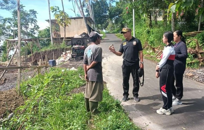 Satpol PP dan Damkar Klungkung menghentikan pembangunan vila milik WN Belanda di Desa Timuhun, Kecamatan Banjarangkan, Jumat (5/4/2024). (Dok. Satpol PP Klungkung)