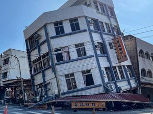 Horor Gempa di Taiwan, Gedung Miring dan Nyaris Ambruk