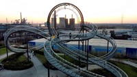 Dari Tiger & Turtle - Magic Mountain, kita pun dapat melihat lanskap Kota Duisburg dari ketinggian. Terang saja, lokasi Tiger & Turtle - Magic Mountain sendiri ada di atas bukit. (AP Photo/Michael Sohn)