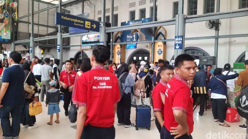 Situasi Stasiun Pasar Senen H-5 Lebaran