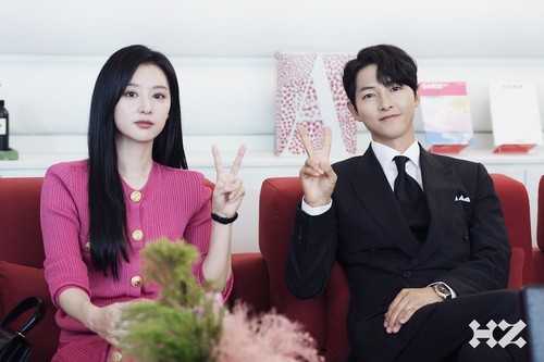 Song Joong Ki kembali memerankan Vincenzo di Queen of Tears episode 8 yang tayang Minggu (31/3/2024). Fotonya dirilis resmi oleh manajemen HighZiumStudio.