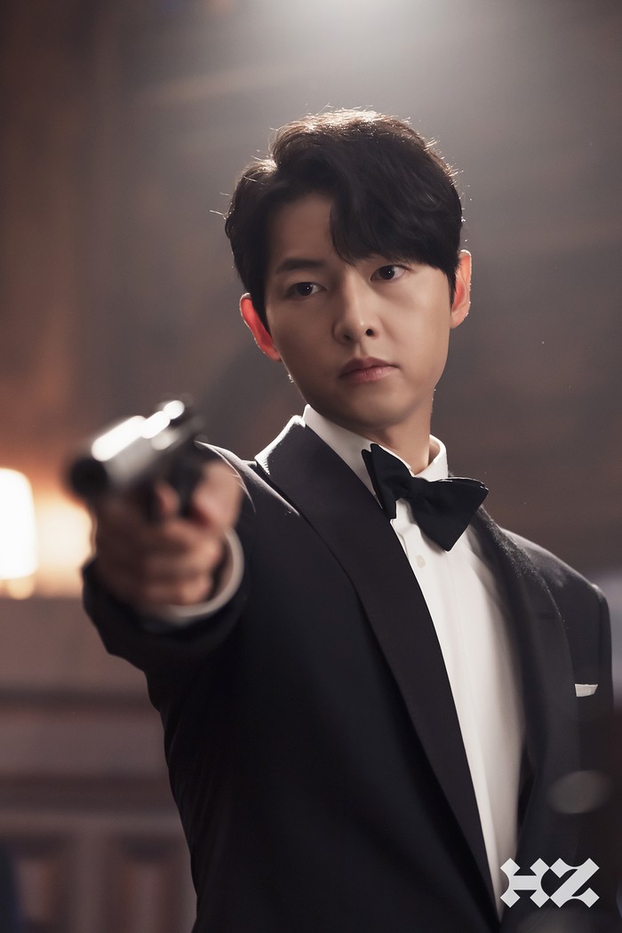 Song Joong Ki kembali memerankan Vincenzo di Queen of Tears episode 8 yang tayang Minggu (31/3/2024). Fotonya dirilis resmi oleh manajemen HighZiumStudio.