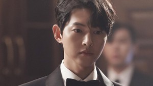 Song Joong Ki setuju buat tampil di Queen of Tears dan memerankan Vincenzo lagi buat memberikan dukungan kepada Kim Ji Won yang kini jadi rekannya di satu manajemen. (Foto: dok. HighZiumStudio)