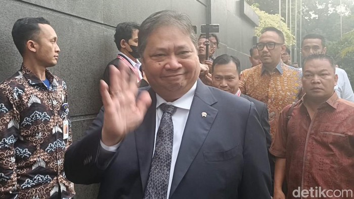 Sri Mulyani, Airlangga, dan Risma Tiba di MK Jelang Sidang Sengketa Pilpres