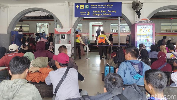 Suasana Stasiun Rangkasbitung, 5 April 2024. (Fathul Rizkoh/detikcom)
