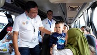 Mudik Gratis Bersama BUMN yang diselenggarakan oleh Kementerian Badan Usaha Milik Negara (BUMN) tahun ini mengusung tema “Mudik Asyik Bersama BUMN”, di mana seremoni pelepasan keberangkatan bagi para peserta mudik dilakukan di Simpang Monas, Jakarta, Jumat (5/4).