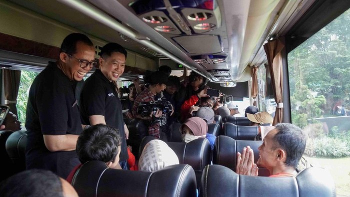 Telkomsel Mudik Asyik Telkomsel menghadirkan program Mudik Hepi Telkomsel Poin yang mengajak para pelanggan setia Telkomsel dan IndiHome untuk berpartisipasi aktif dalam program social movement berbagi kebaikan kepada sesama melalui penukarkan Telkomsel Poin yang dimiliki untuk dijadikan tiket mudik gratis bagi masyarakat yang membutuhkan. Melalui program tersebut, sebanyak 1.100 pemudik diberangkatkan ke kota-kota tujuan mudiknya, sehingga mereka dapat merasakan pengalaman pulang kampung dan merayakan Hari Raya Idul Fitri bersama keluarga di kampung halamannya.
