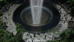 Terpesona Air Terjun di Bandara Jewel Changi Singapura