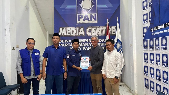 Tim dari Tasming Hamid saat mengambil formulir penjaringan cawalkot di PAN.