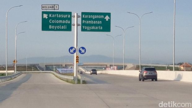 Kendaraan pemudik melintas di tol fungsional Solo-Jogja, Jumat (5/4/2024) pagi ini.