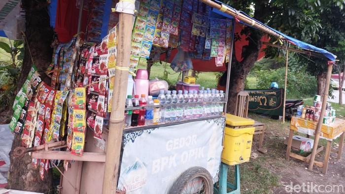 Warung dadakan di jalur Pantura Cirebon