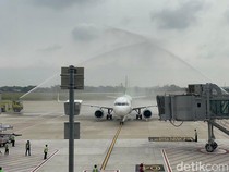 Water Salute Sambut Penerbangan Perdana di Bandara Dhoho Kediri