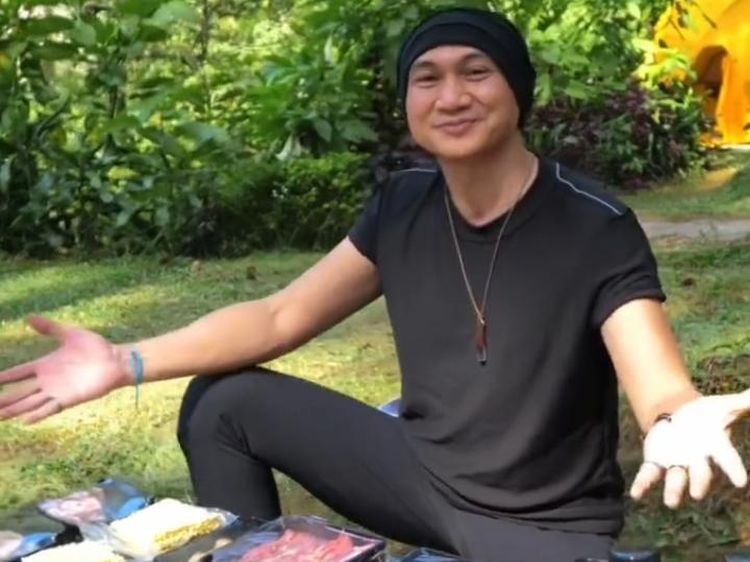 Potret Anji Manji Santai di Hutan Sambil Asyik BBQan