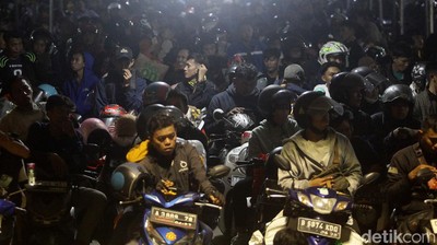 Antrean Ribuan Pemudik Motor di Pelabuhan Ciwandan