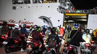 Tercatat, sebanyak 11.193 orang telah menyeberang ke Pelabuhan Bakauheni, Lampung melalui Pelabuhan Ciwandan, Banten hingga Jumat (5/4) atau H-5 Lebaran.