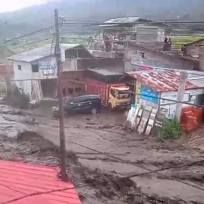 Banjir bandang terjadi di Kabupaten Agam, Sumatra Barat (Sumbar). Sementara itu, banjir lahar hujan terjadi di Kabupaten Tanah Datar. (dok BNPB)
