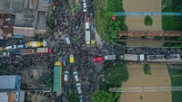 Sementara itu, Robby menyebut puncak arus balik ke Jabodetabek diprediksi Minggu, 14 April 2024. Puncak arus balik ke Jabodetabek diperkirakan sama dengan puncak arus balik secara nasional. ANTARA FOTO/Bayu Pratama S
