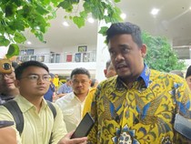 Bobby soal Berbatik Kuning Tanda Gabung Golkar: Insyaallah