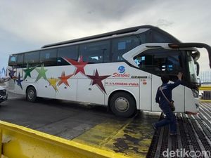 H-4 Lebaran, Pelabuhan Bakauheni Lampung Didominasi Bus Pemudik