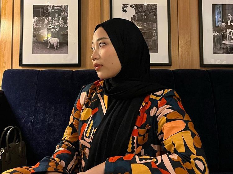 Gaya Keren Zara, Putri Ridwan Kamil Saat Ngopi di Kafe