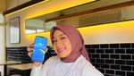 Gaya Keren Zara, Putri Ridwan Kamil Saat Ngopi di Kafe