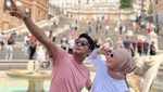 Gaya Keren Zara, Putri Ridwan Kamil Saat Ngopi di Kafe