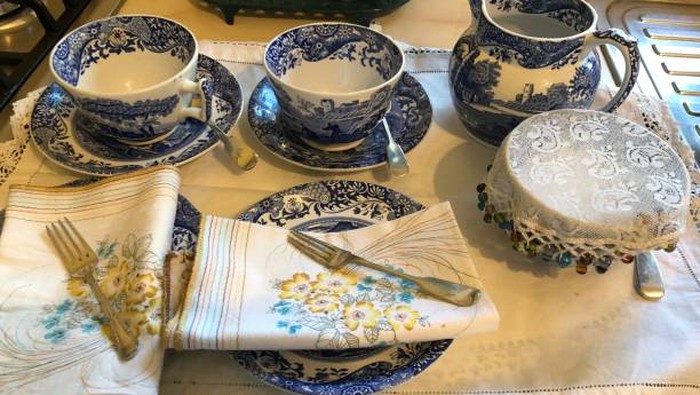 Nampan dan Piring Hias.