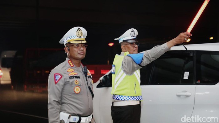 Arus Mudik di Tol Cikampek Akan Membeludak Sore Ini Menurut Prediksi Polisi