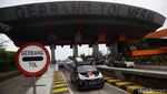 Exit Tol Merak Macet, Pengendara Pilih Keluar Mobil