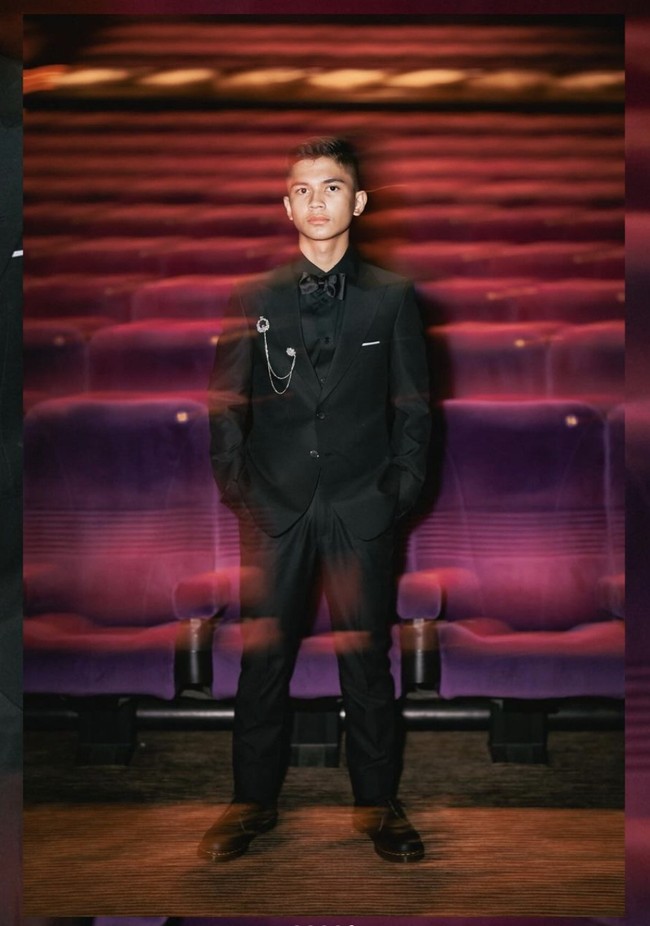 Muzakki Ramdhan memakai setelan serba hitam dari Bie Hin Tailor dengan jajaran aksesori Leciel Design. (Foto: Instagram)