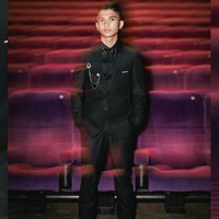 Muzakki Ramdhan memakai setelan serba hitam dari Bie Hin Tailor dengan jajaran aksesori Leciel Design. (Foto: Instagram)