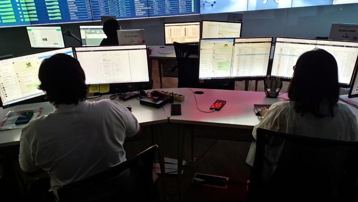 Indosat Siap Hadapi Kenaikan Trafik Saat Mudik Lebaran 2024 Indosat Ooredoo Hutchison siap menghadapi kenaikan trafik selama arus mudik Lebaran 2024. Mereka menyiapkan Indosat Network Operation Center (INOC).