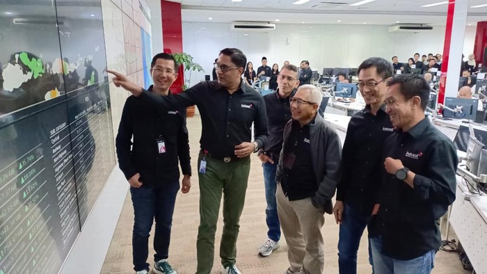 Indosat Siap Hadapi Kenaikan Trafik Saat Mudik Lebaran 2024 Indosat Ooredoo Hutchison siap menghadapi kenaikan trafik selama arus mudik Lebaran 2024. Mereka menyiapkan Indosat Network Operation Center (INOC).