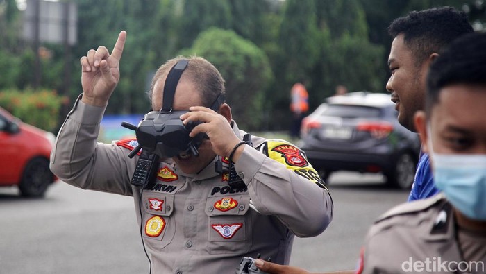 Ini Drone yang Pantau Kemacetan di Tol Merak Polda Banten mengerahkan drone untuk memantau kemacetan arus mudik di Tol Merak, Sabtu (6/4/2024).