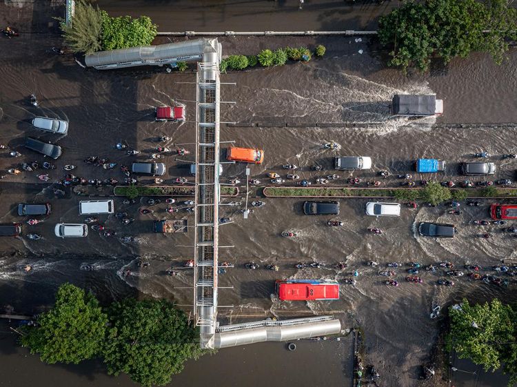 Banjir Rendam Jalur Pantura Semarang-Surabaya