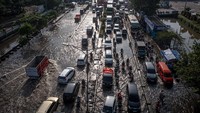Jalan yang terendam banjir itu merupakan jalur pemudik dari barat atau wilayah Jawa Barat dan Jakarta menuju ke arah timur atau wilayah Demak, Pati, Kudus, Jepara hingga Surabaya.