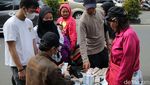 Jasa Penukaran Uang Lebaran Marak di Pinggir Jalan