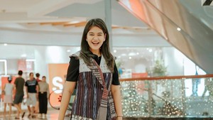 Gaya Kahiyang Ayu di Ultah Bobby Nasution, Sandalnya Jadi Sorotan