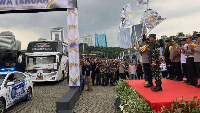 Kapolri Jenderal Listyo Sigit Prabowo lepas 58 ribu pemudik di program Mudik Gratis Polri Presisi Tahun 2024 (Wildan/detikcom)