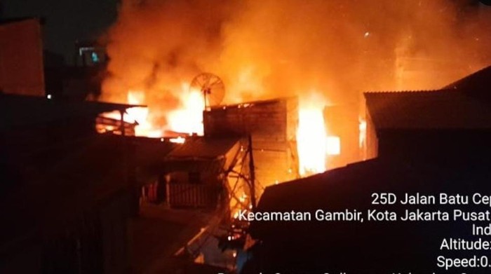 Kebakaran rumah warga di Jl Batu Ceper VIII, Gambir, Jakpus (dok. Instagram @humasjakfire)