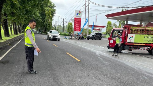 Lokasi kecelakaan yang melibatkan mobil pemudik di Jalan Denpasar-Gilimanuk, Jembrana.