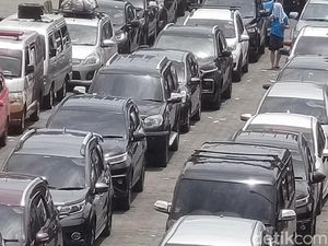 Jurus Polisi Atasi Kemacetan Arus Balik di Pelabuhan: Delaying System