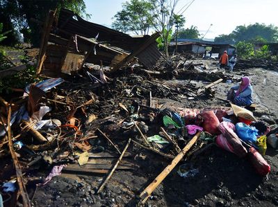 Kerusakan Akibat Terjangan Lahar Dingin Marapi